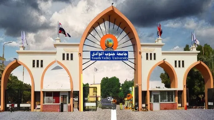 رسوب 61.5 % من طلاب الفرقة الأولى بكلية الطب بجامعة جنوب الوادي