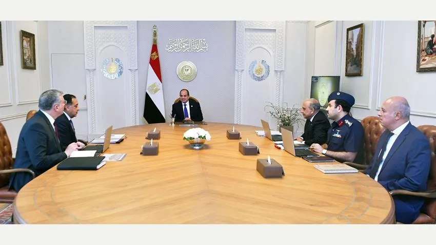 السيسي يتابع سير العمل المشترك بين وزارتي الكهرباء والبترول وجهاز 