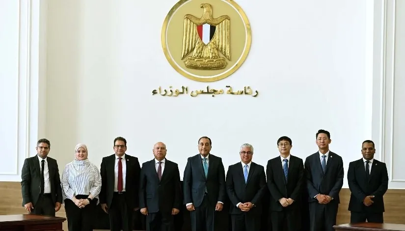 تطوير أرض صناعية في السخنة وإقامة مخازن جديدة لدعم مصانع السويس