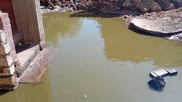 غرق منازل نجع الدير بسوهاج في مياه الصرف الصحي