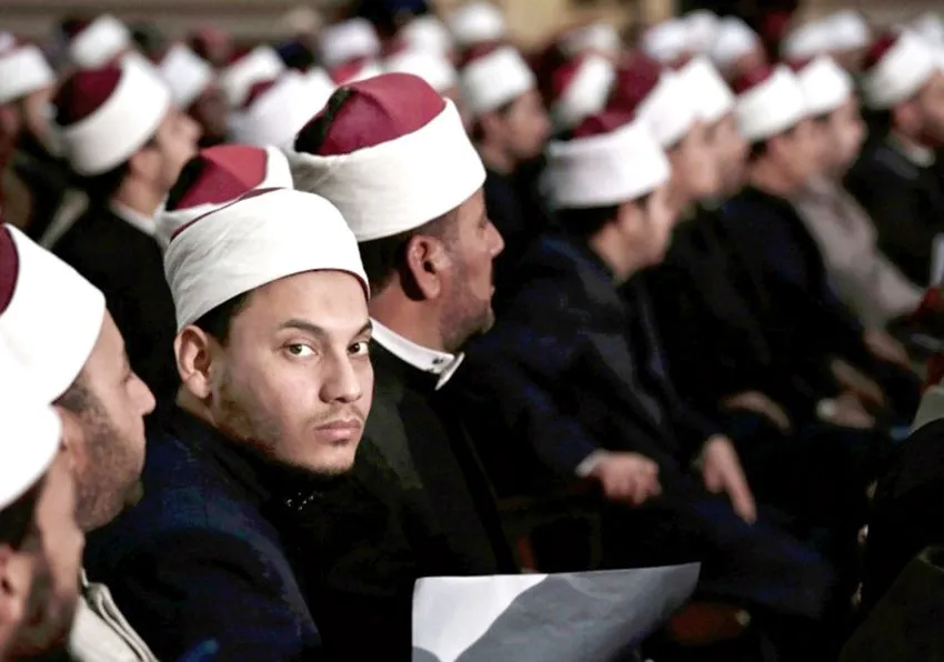 أئمة مغتربون من الدفعات القديمة يشكون من استمرار تغريبهم بعيدًا عن أسرهم