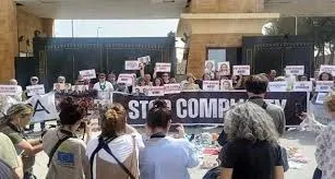 وفدٌ إيطاليٌ رفيع المستوى ينظم وقفة تضامنية مع غزة أمام معبر رفح