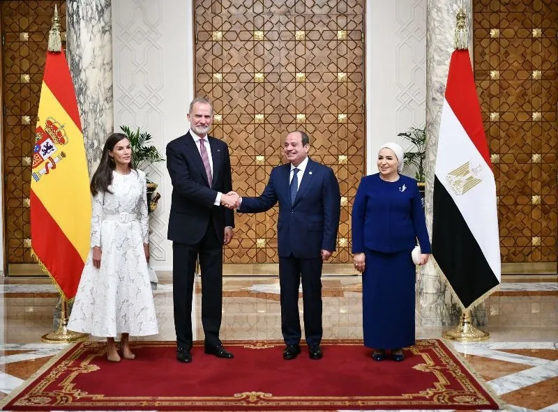 الرئيس السيسى وقرينته يصطحبان ملك وملكة إسبانيا في جولة بأهرامات الجيزة