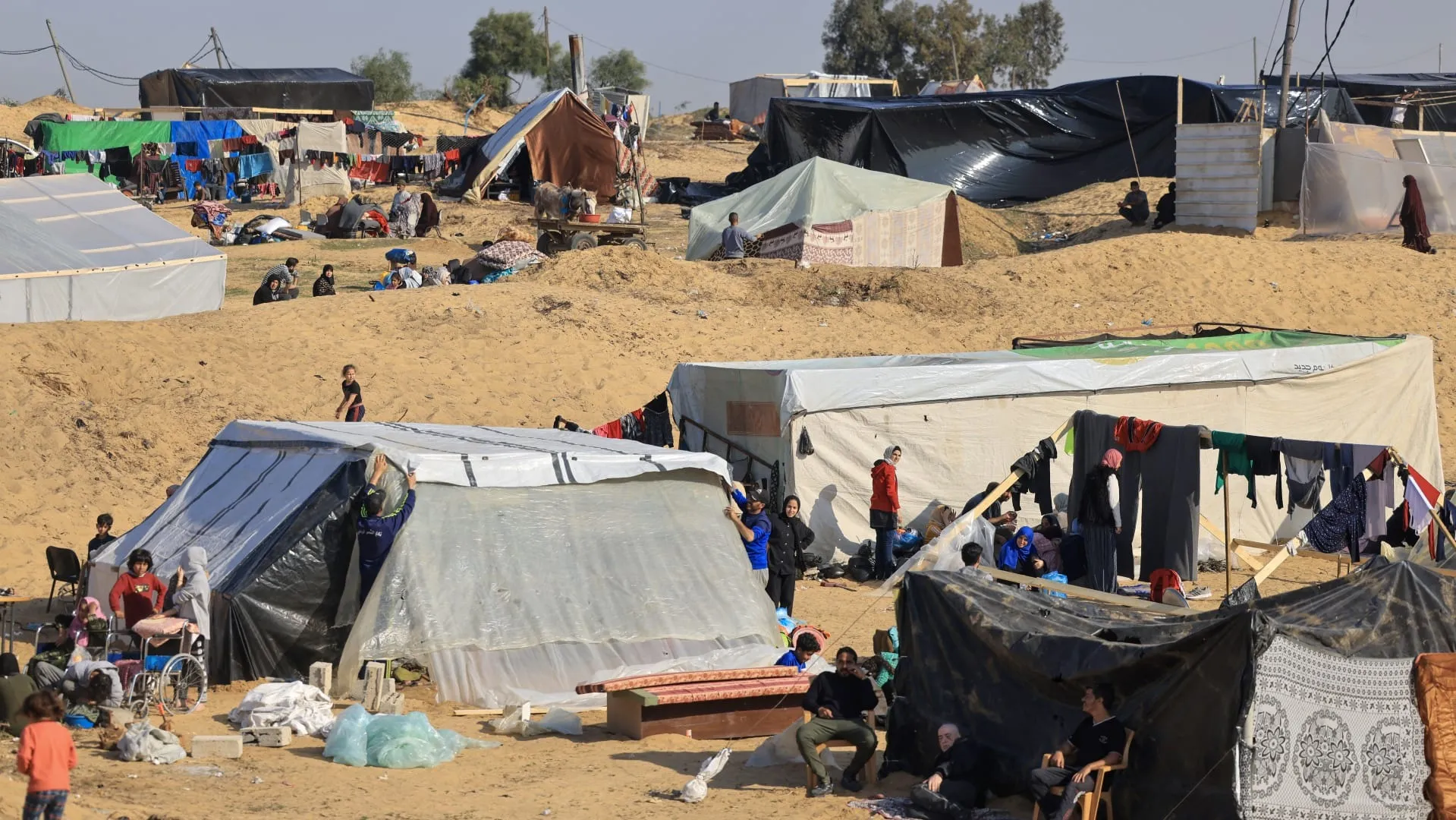 الجارديان: النازحون المحاصرون يقولون إن رفح محطتهم الأخيرة