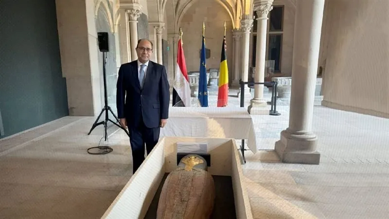 بروكسل تعيد تابوتًا عمره 3,000 عام إلى مصر