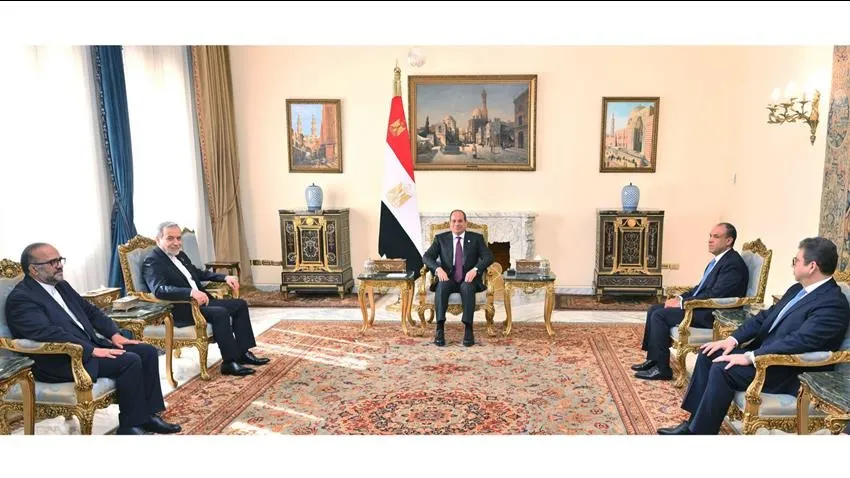 السيسي يستقبل وزير الخارجية الإيراني