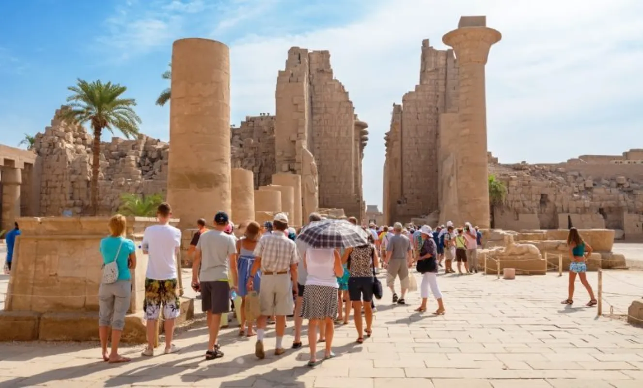إيرادات مصر السياحية ترتفع إلى 15.3 مليار دولار في 2024