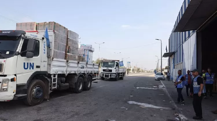 المونيتور: أول شاحنة وقود تدخل غزة عبر مصر منذ 7 أكتوبر