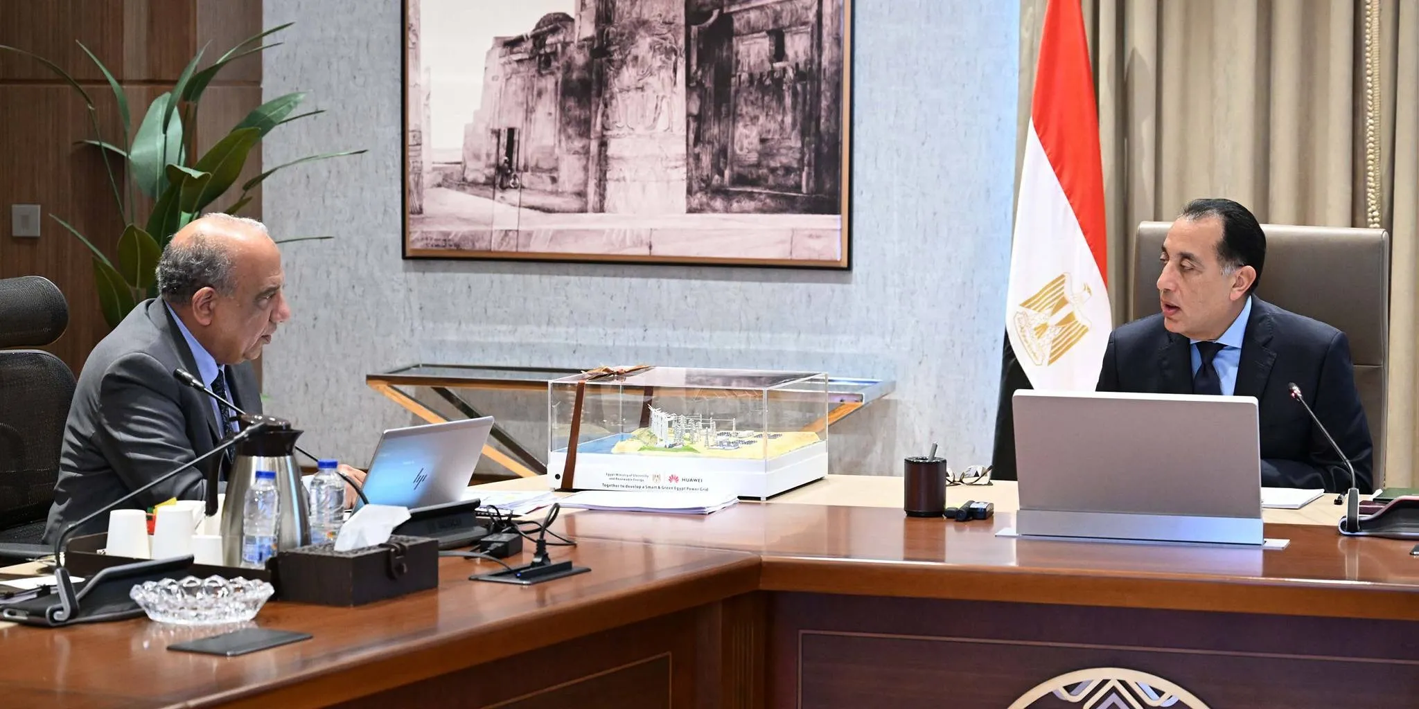 مدبولي يتابع الموقف التنفيذي لمشروعات الطاقة المتجددة