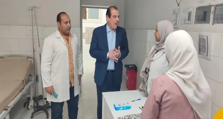 استبعاد قيادات بمستشفى أم المصريين بعد جولة مفاجئة لنائب وزير الصحة