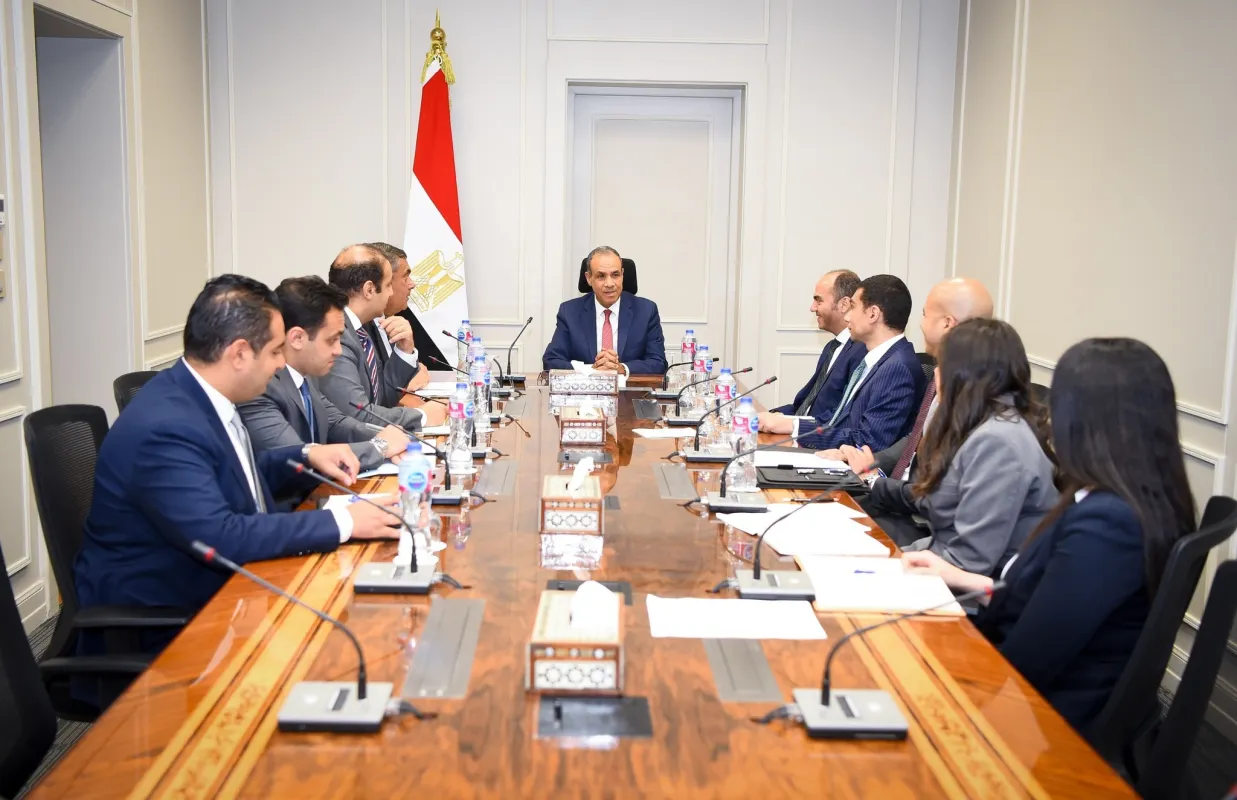 وزير الخارجية يتابع ملفات التعاون الخارجي ويؤكد دعم الجاليات المصرية بالخارج
