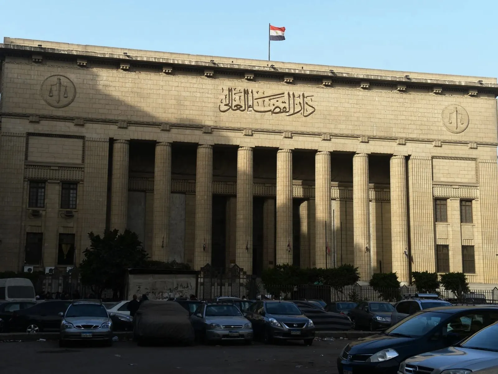 النيابة تفتح تحقيقًا بخصوص عامل يذبح أطفاله الثلاثة وينتحر شنقًا في صعيد مصر
