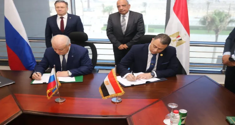 مصر وروسيا توقعان عقدا تكميليا بشأن محطة الضبعة النووية