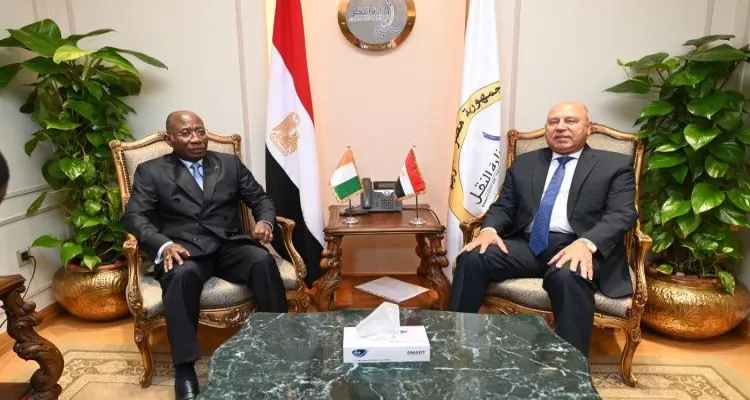 لقاء رئيس أنجولا مع وزير الصناعة