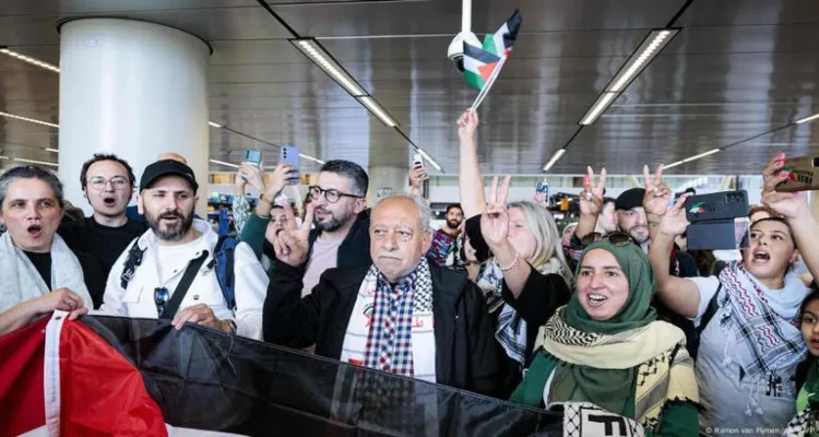 مصر ترحل العشرات من منظمي مسيرة مؤيدة لفلسطين، وفقًا للمنظمين