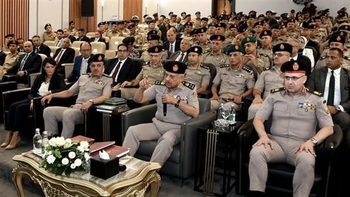 وزير الدفاع يشهد بحثاً حول توازن القوى وتأثيره على الأمن القومي المصري