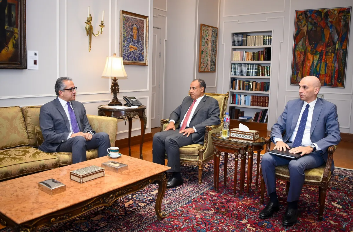 وزير الخارجية يستقبل المرشح المصري لمنصب مدير عام اليونسكو