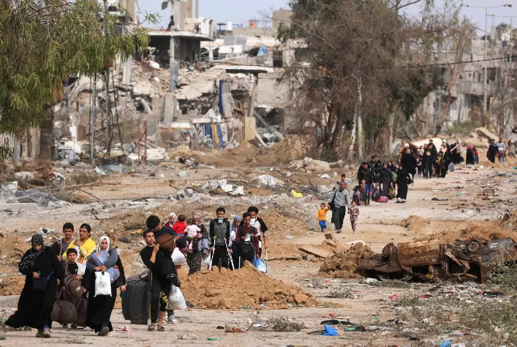 الجارديان: ليس فقط بالرصاص والقنابل.. يموت سكان غزة أيضًا بالأمراض والمجاعة