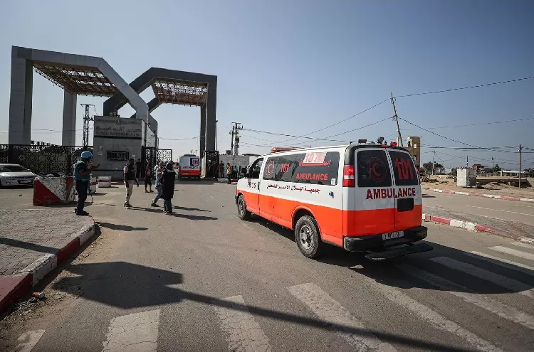 بلومبرج: صفقة إجلاء مزدوجي الجنسية من غزة معرضة لخطر الانهيار بعد رد حماس