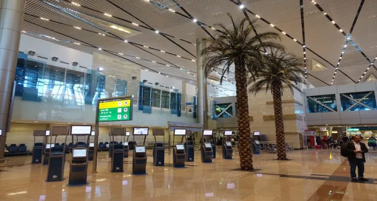 وزارة الداخلية تنفي في بيان اتهام مواطن صيني لشرطة مطار القاهرة بابتزازه لأخذ مبالغ مالية