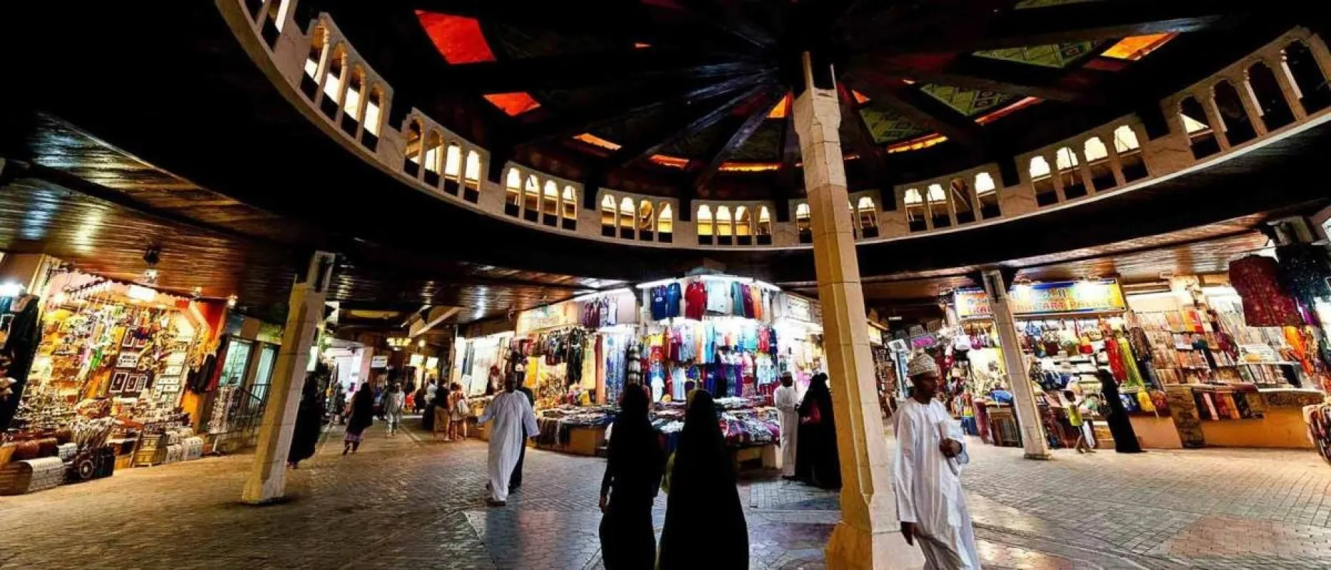 أسواق الخليج تتراجع بسبب مخاوف الرسوم الأميركية، ومصر تسجّل ارتفاعًا قياسيًا