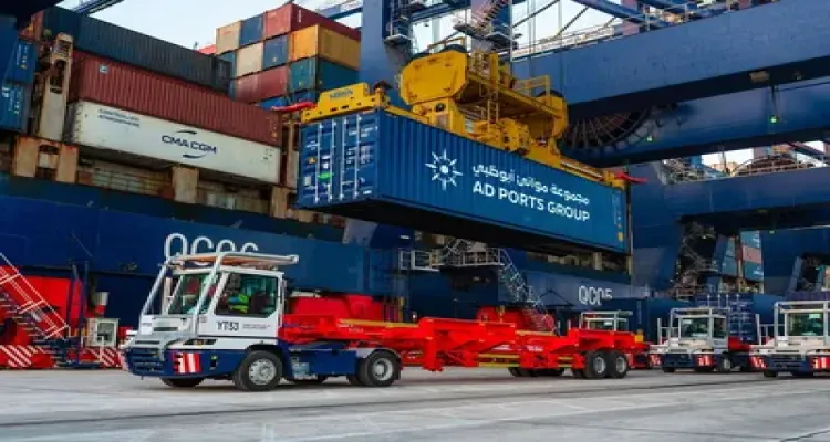 إيه دي بورتس تطلق عرضاً للاستحواذ على حصة مسيطرة في مشغّل محطات حاويات مصري