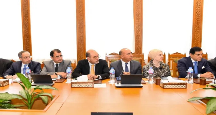 لقاء وزير الخارجية مع قيادات الوزارة