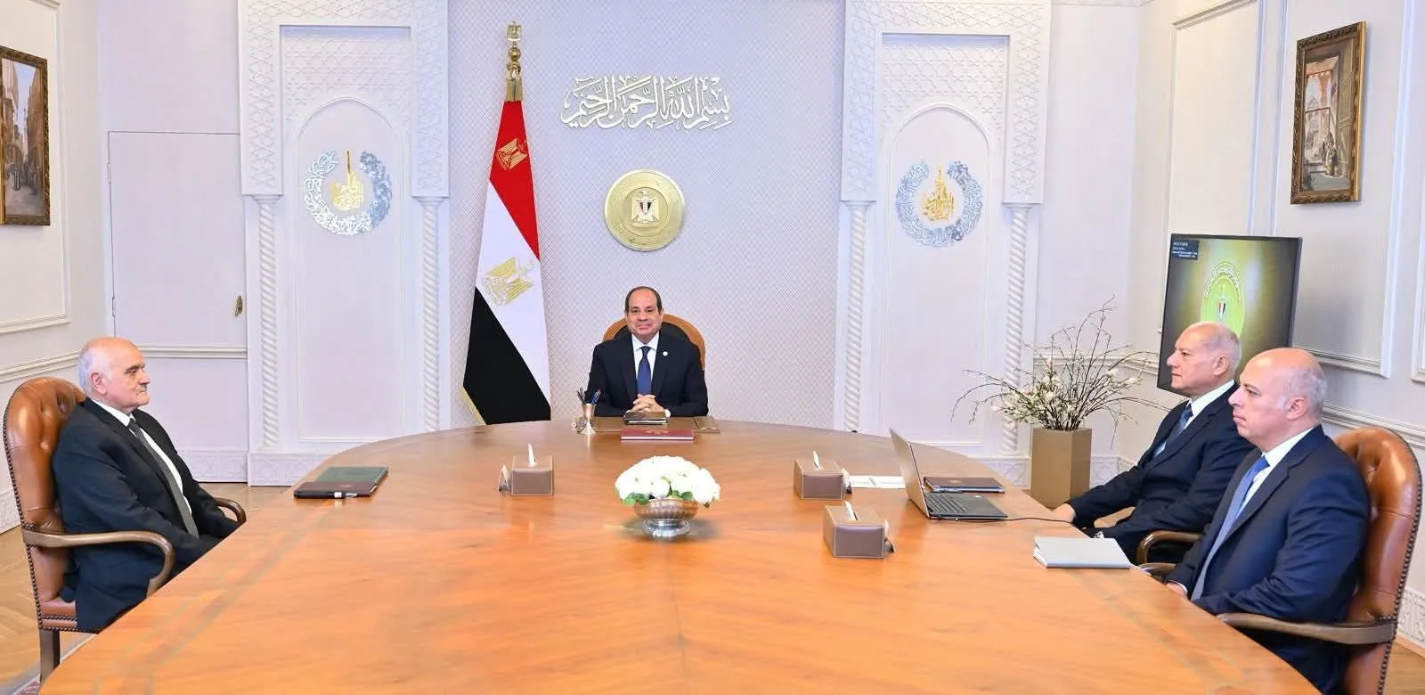 السيسي يجتمع برئيس مجلس إدارة صندوق تكريم شهداء وضحايا العمليات الحربية والإرهابية