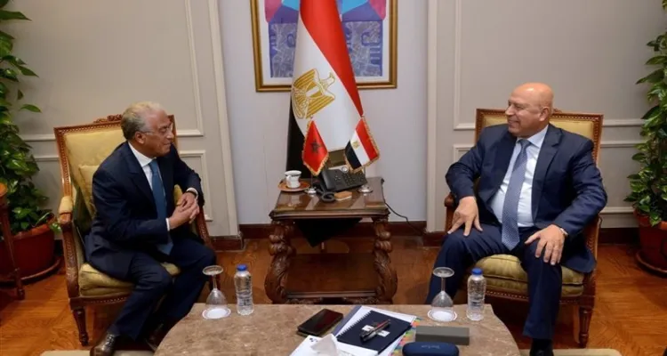 لقاء وزير الصناعة مع السفير المغربي