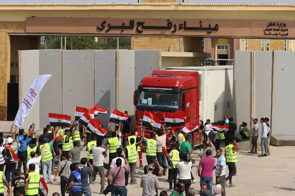 دخول دفعة ثانية من قوافل المساعدات لقطاع غزة عبر معبر رفح