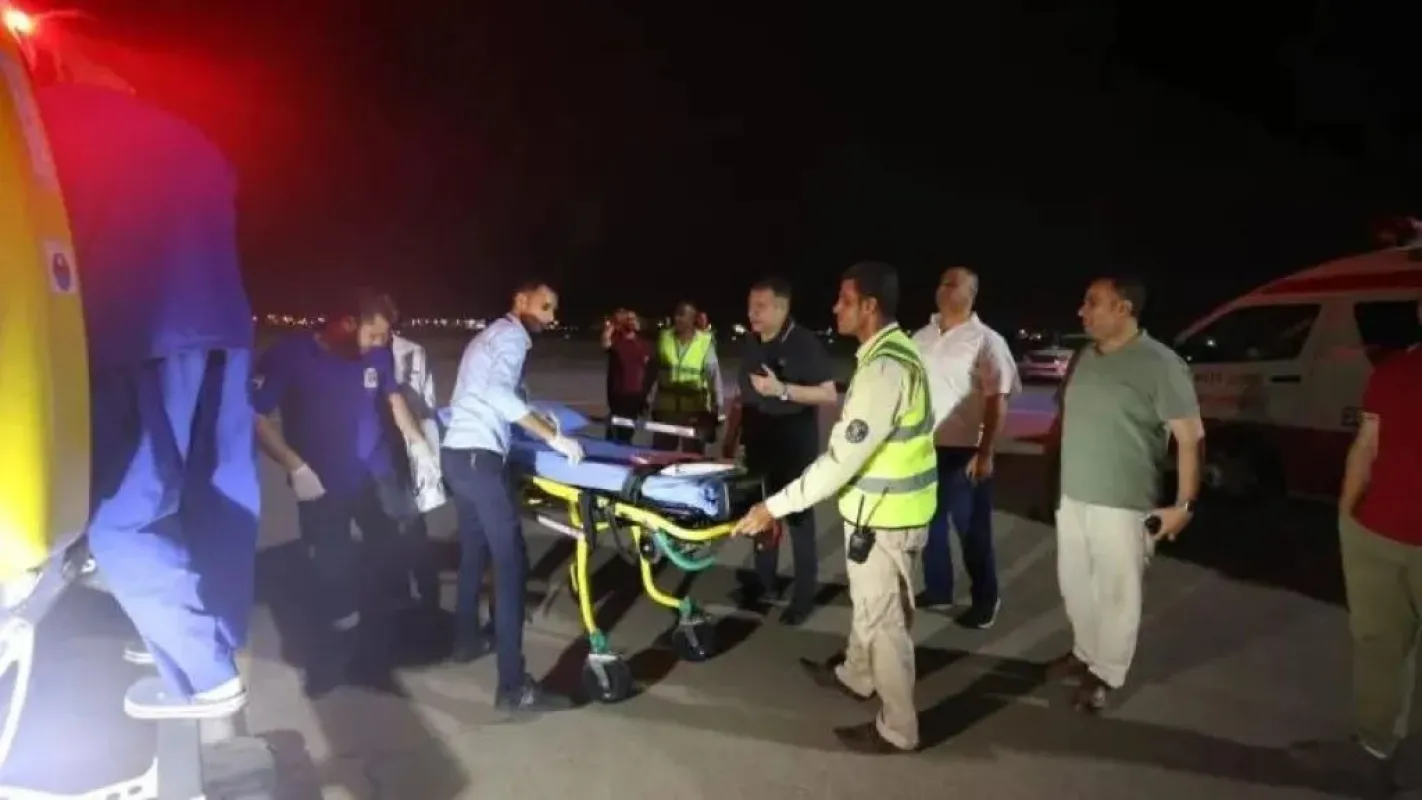 مصر: أربعة قتلى وأربعة مفقودين إثر غرق بارجة نفطية في خليج السويس