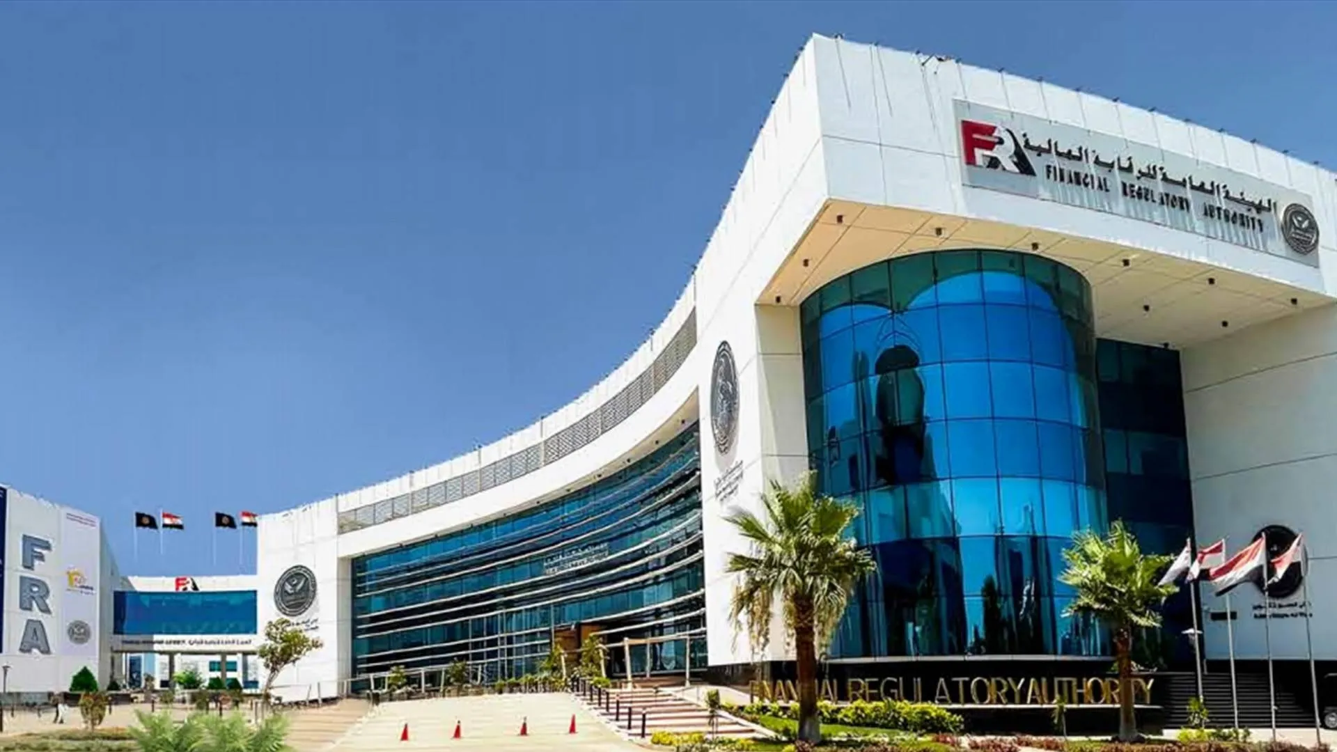 الرقابة المالية تفرض التحويل البنكي والمحافظ الإلكترونية بدل الكاش