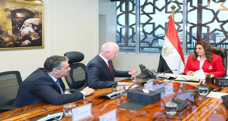 رئيس الوزراء يلتقي رئيس مجلس إدارة مجموعة 