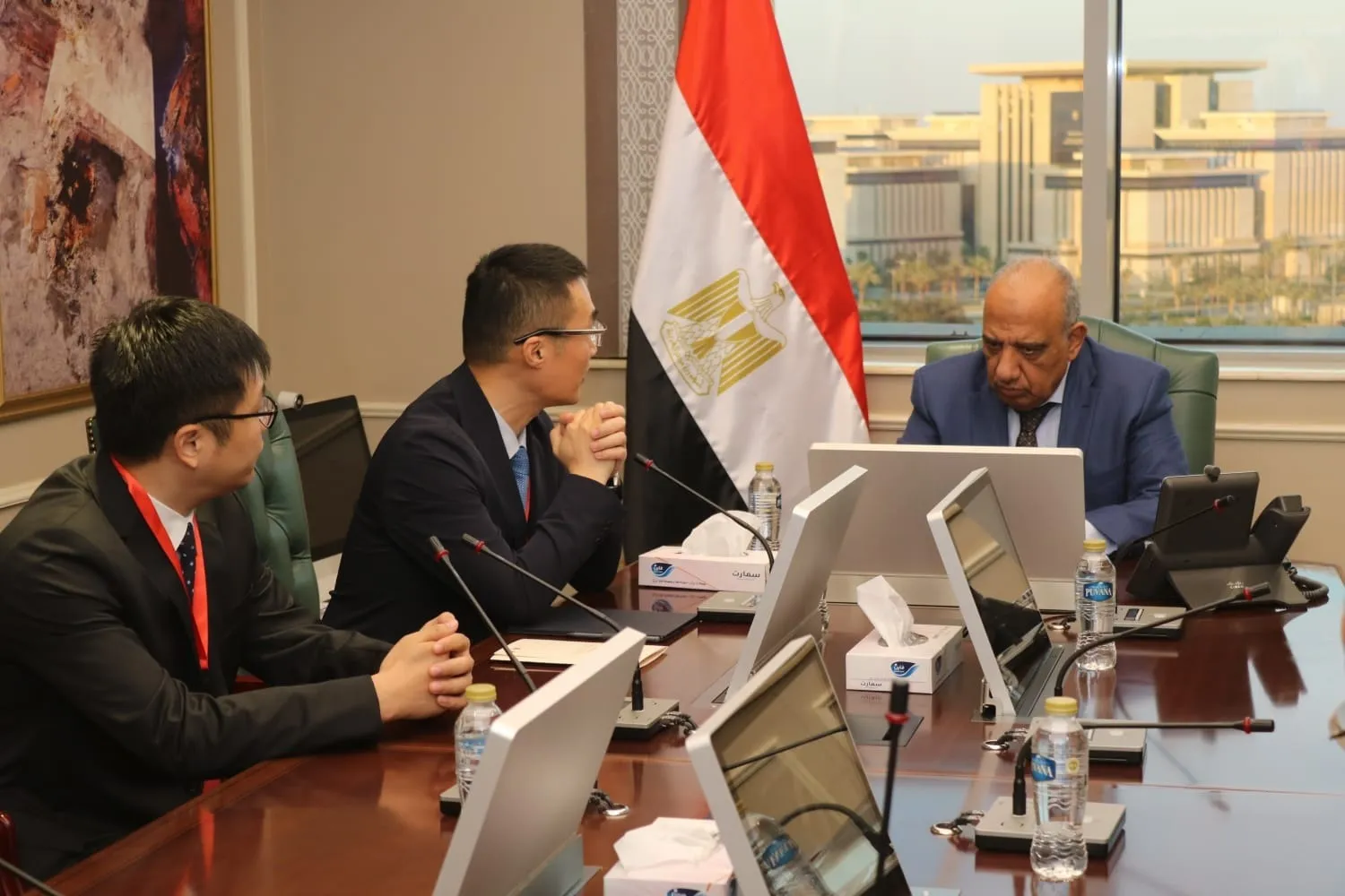 لقاء وزير الكهرباء مع وفد هواوي الصينية