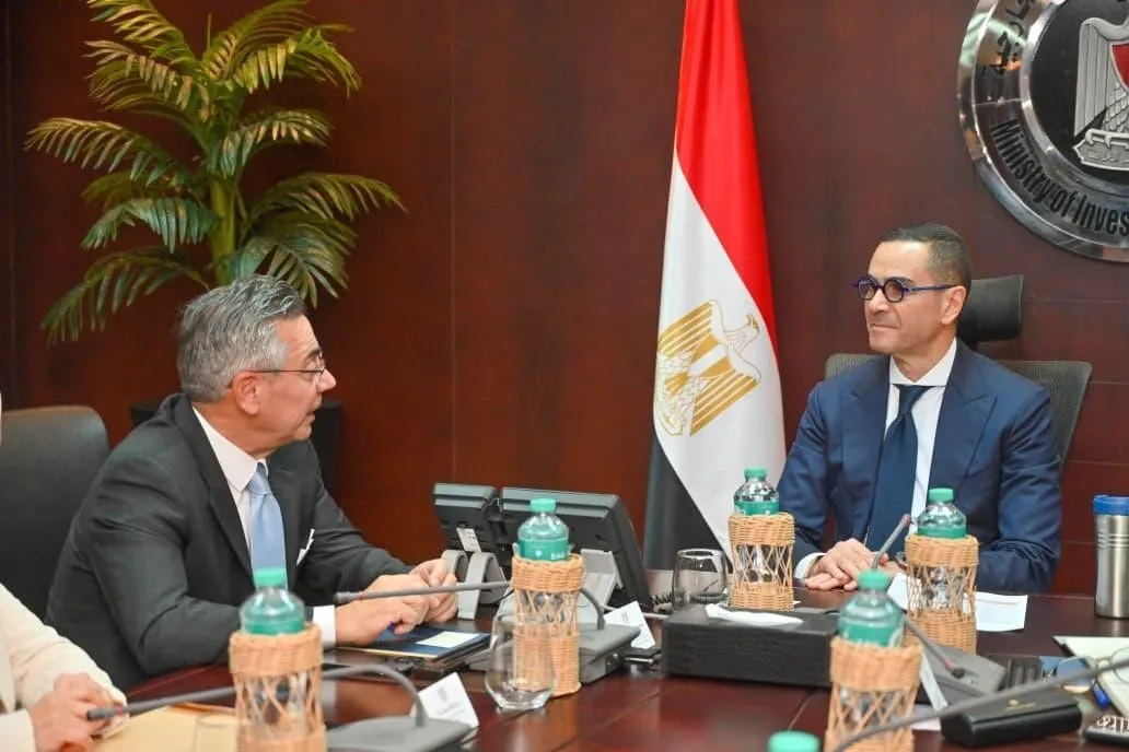 وزير الاستثمار يلتقي رئيس غرفة التجارة الإيطالية العربية المشتركة