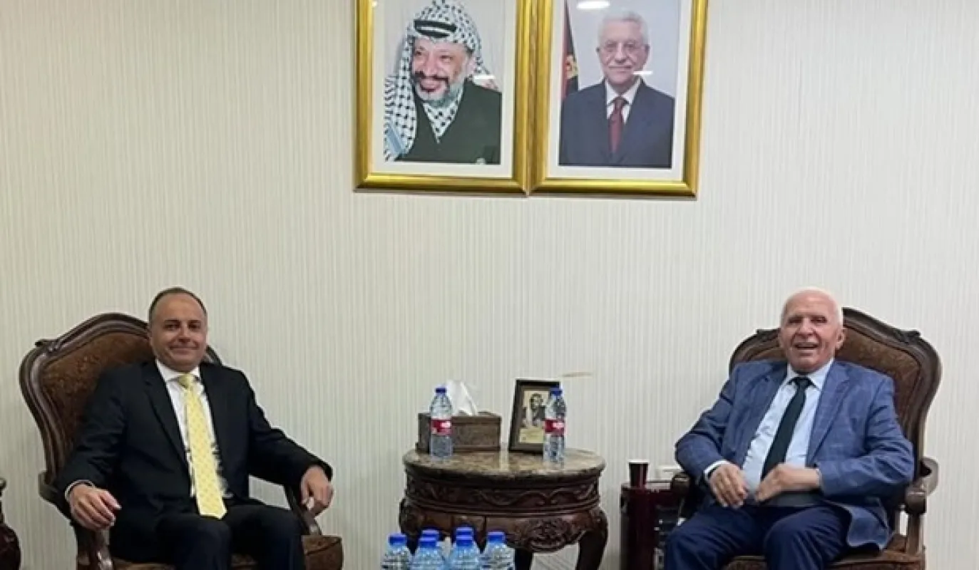 سفير مصر في رام الله يلتقي بأمين سر منظمة التحرير