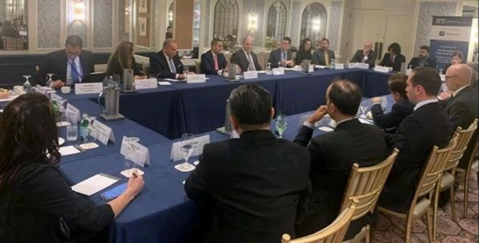 وزير الاستثمار والتجارة الخارجية يشارك في مائدة مستديرة بواشنطن