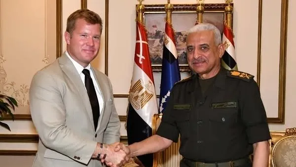 وزير الدفاع والإنتاج الحربى يلتقي عضو لجنة الخدمات المسلحة بمجلس الشيوخ الأمريكي