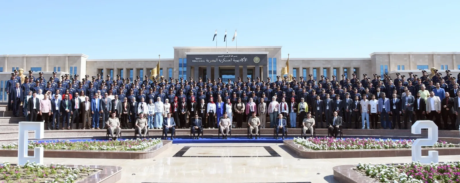 الإعلان عن دفعة جديدة من الأطباء البشريين كضباط في وزارة الدفاع