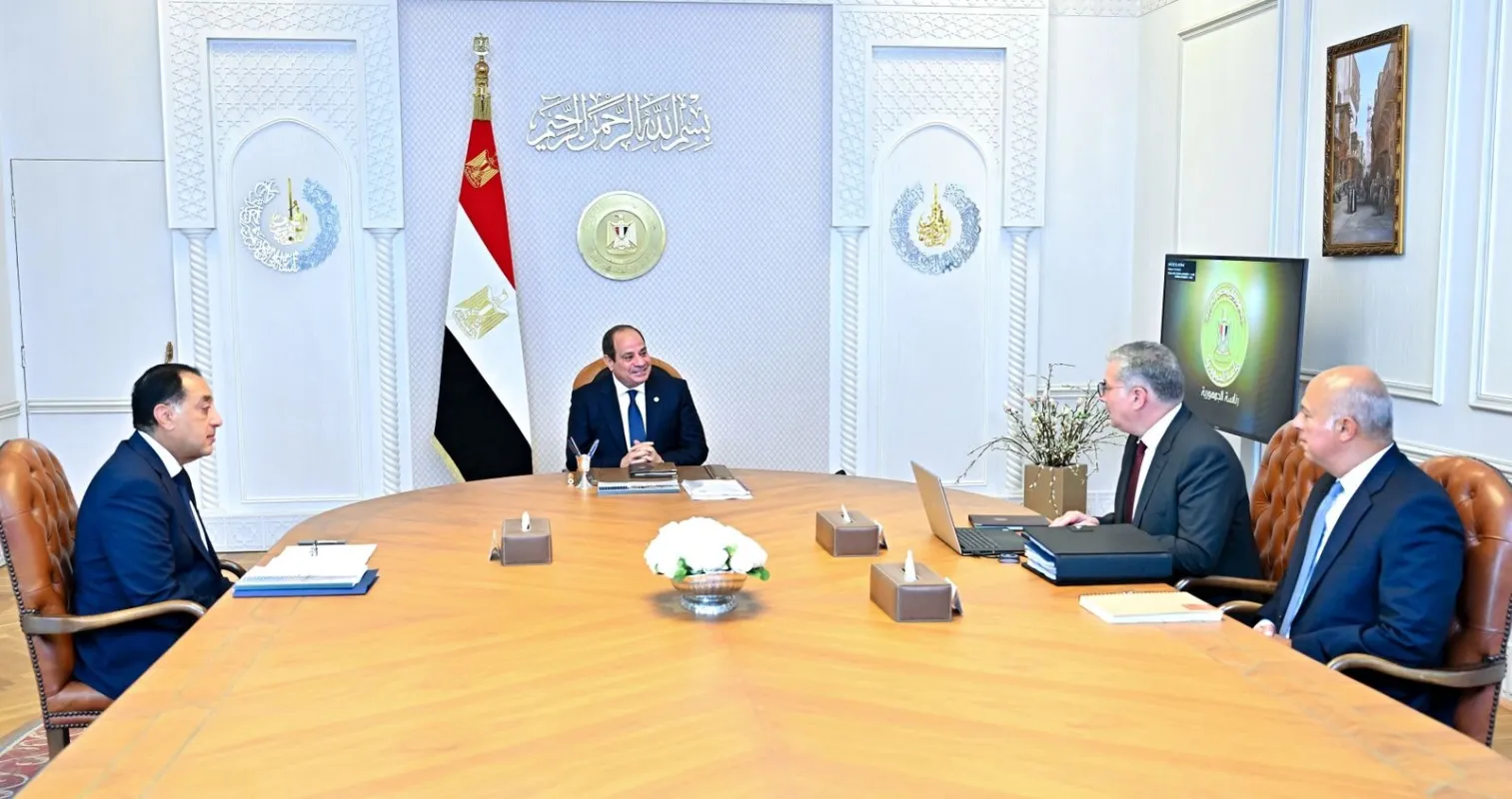 اجتماع السيسي مع رئيس الوزراء  ومحافظ البنك المركزي