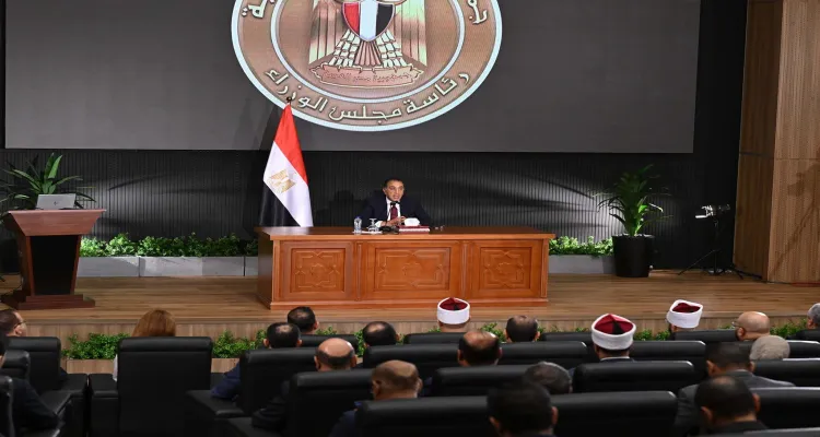 رئيس الوزراء يعقد المؤتمر الصحفي الأسبوعي ويترأس الاجتماع الأول لـلجنة الأزمات