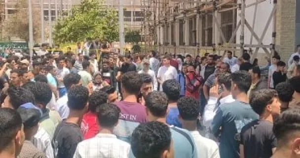 طلاب جامعة الزقازيق يحتجون للمطالبة بكشف سبب وفاة زميلتهم سقطت من الطابق الخامس