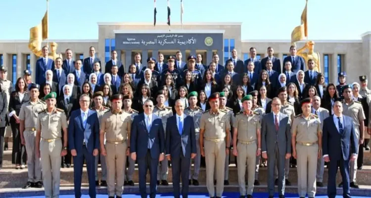 الأكاديمية العسكرية تنظم مراسم تخريج الدورة التدريبية رقم (8) للدفعة (57) ملحقين دبلوماسيين