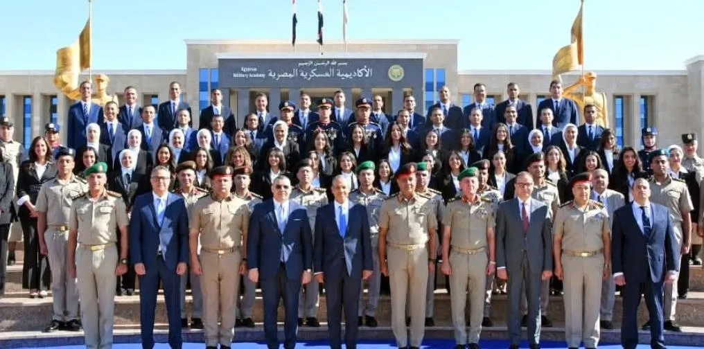 الأكاديمية العسكرية تنظم مراسم تخريج الدورة التدريبية رقم (8) للدفعة (57) ملحقين دبلوماسيين