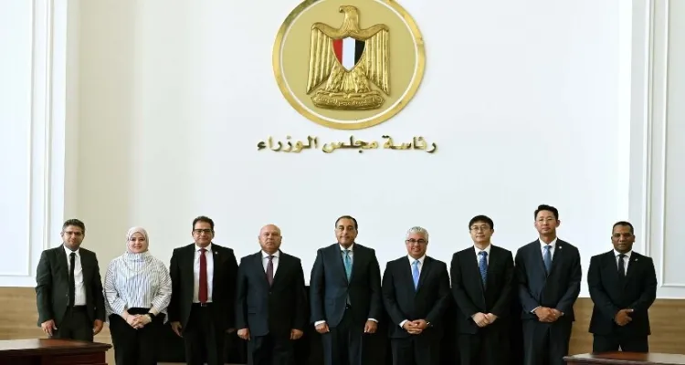 تطوير أرض صناعية في السخنة وإقامة مخازن جديدة لدعم مصانع السويس