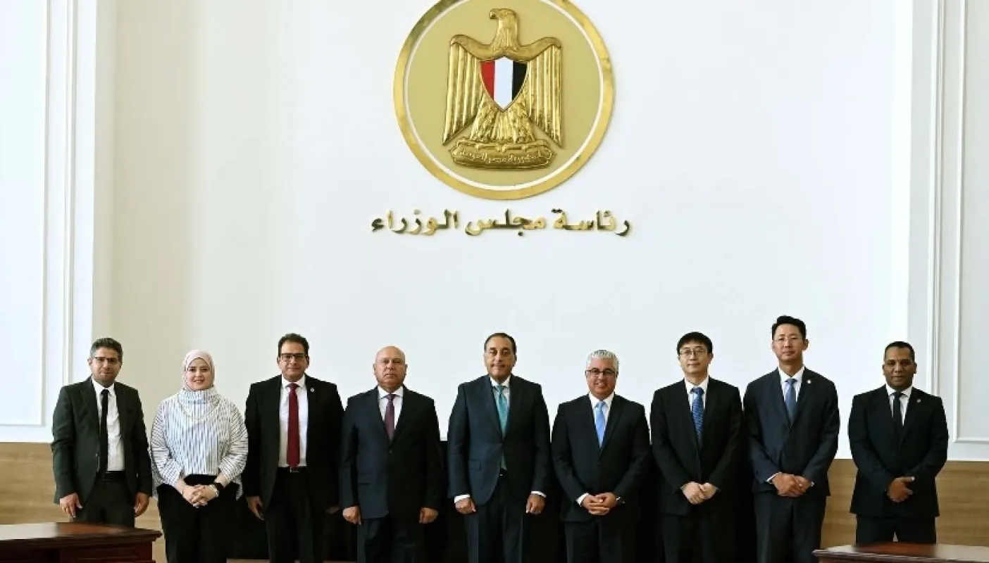 تطوير أرض صناعية في السخنة وإقامة مخازن جديدة لدعم مصانع السويس