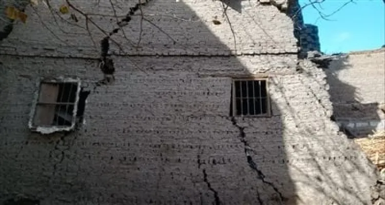 إصابة طفل وسيدة سقط عليهما أجزاء من حائط مسجد في  المنيا