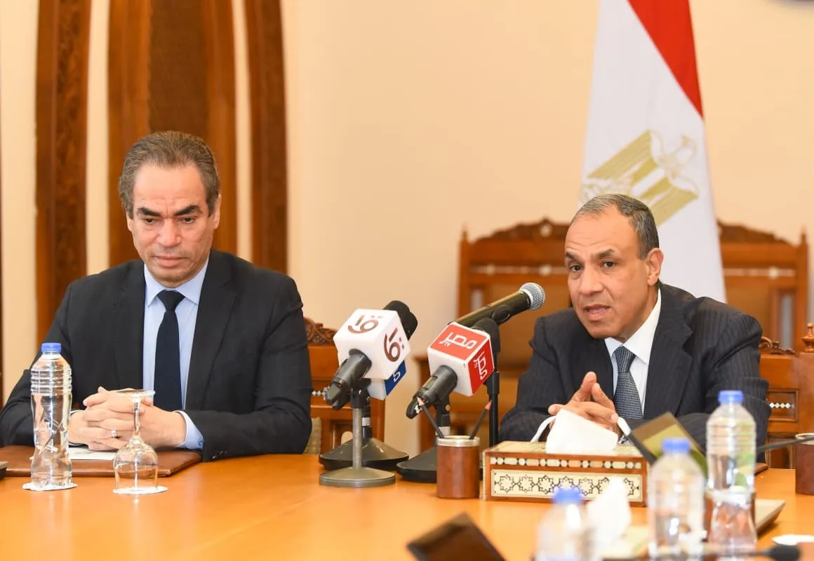 وزير الخارجية يستقبل رئيس الهيئة الوطنية للإعلام ومذيعي التليفزيون المصري