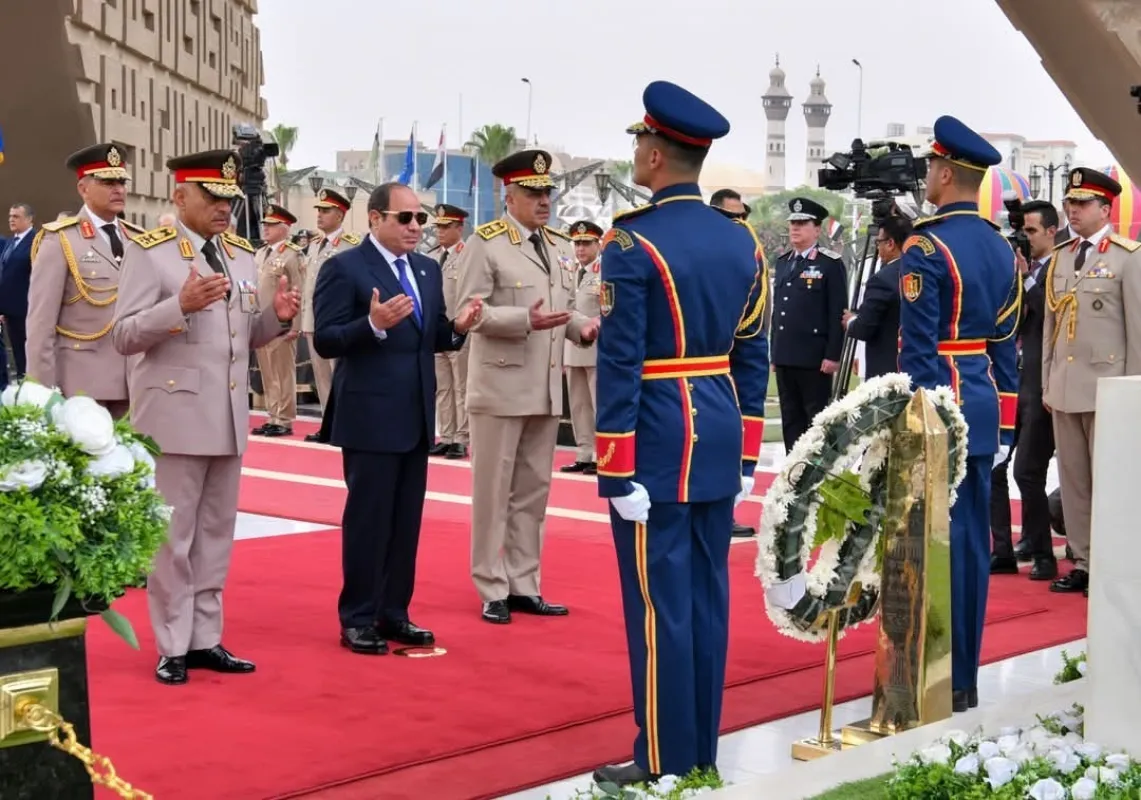 وزير الدفاع ينيب 