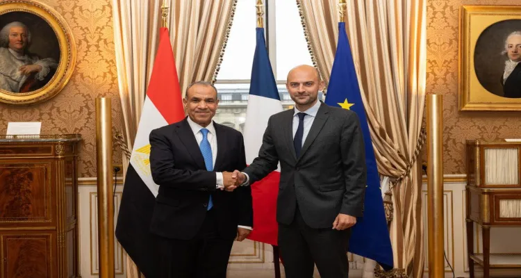 لقاء وزير الخارجية مع نظيره الفرنسي